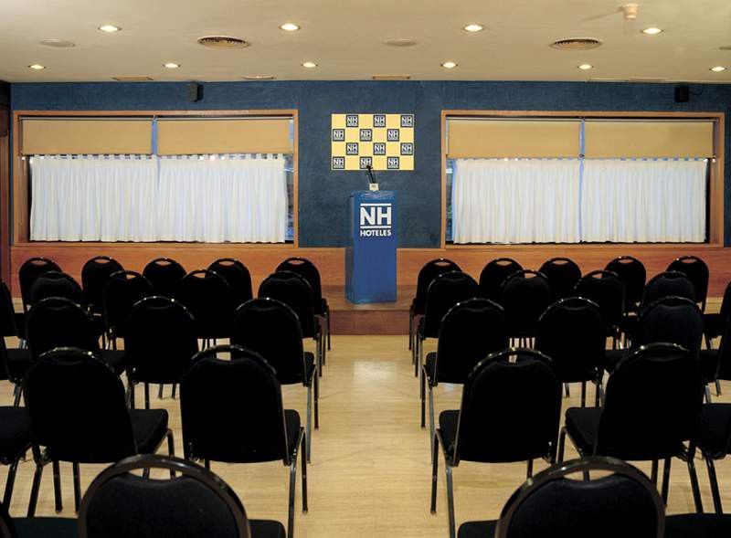 Up Rooms Vic Hotel الاعمال الصورة
