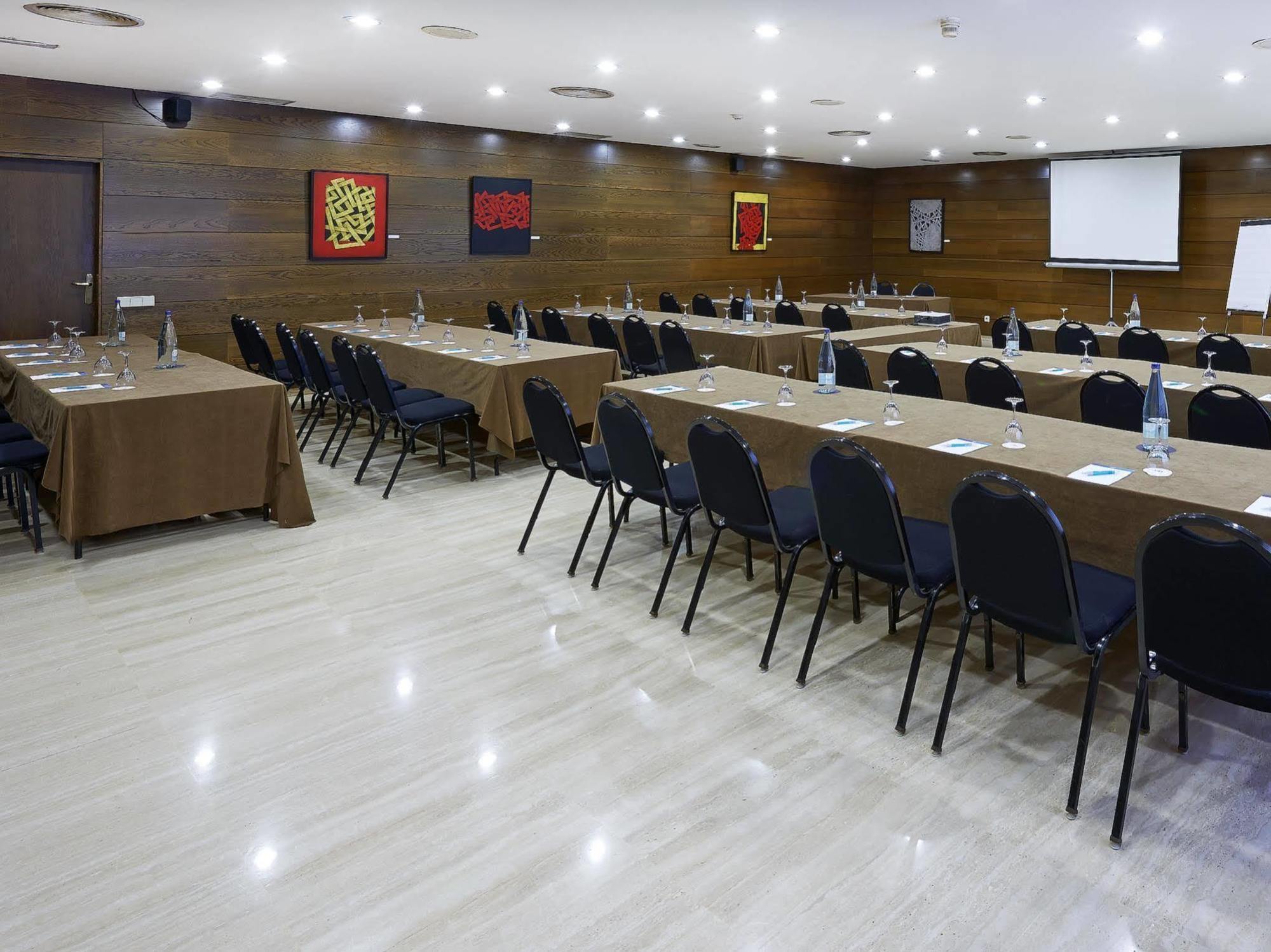 Up Rooms Vic Hotel المظهر الخارجي الصورة